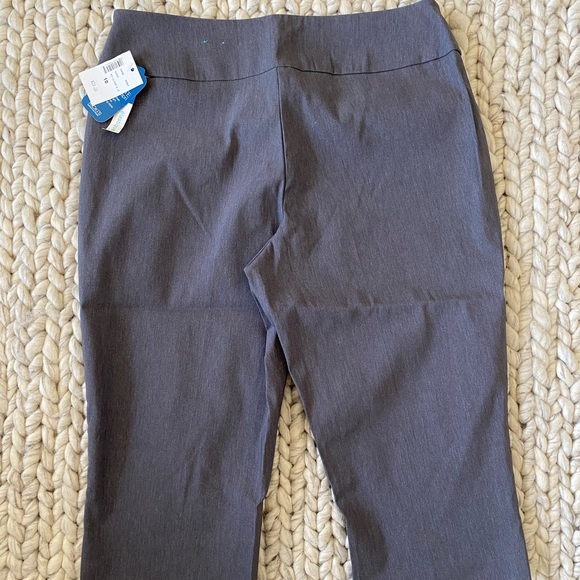 NWT | Ricki’s | women’s grey capris size 10 - Picture 2 of 4